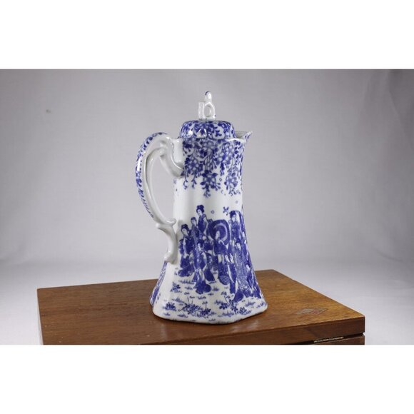 Vintage Japanese wine carafe, blue and white coffee pot, geishas kimono Sakura - Picture 5 of 10